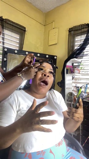 The best hairdresser in Belize check her out yall #viralvideo #comedy #funny #viralvideo #comedy