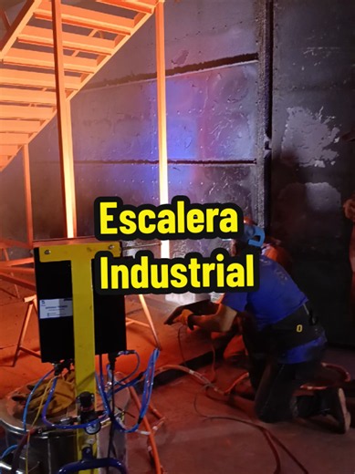 Escalera industrial a medida 3.05m | Fabricación y cotización