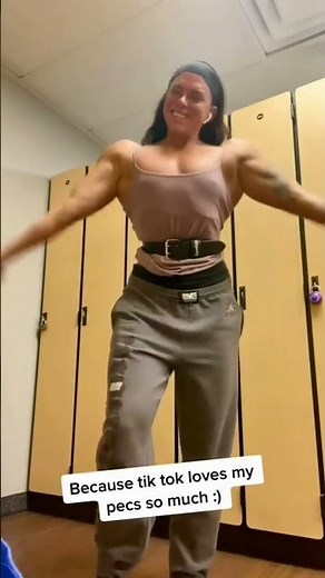 Giantess Fbb flex Pecs 🔥 Muscle Girl flex Veiny Big Biceps 😱 female bodybuilder #shorts #ifbb