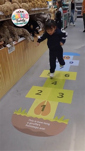 Cute Little Girl Playing Traditional Filipino Piko 🇵🇭 | Classic Pinoy Childhood Game! ❤️ #Shorts