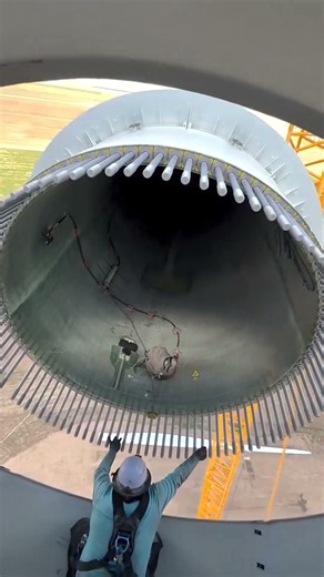 A Massive Component, Millimeter Precision – Installing a Wind Turbine Blade
