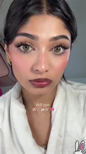 Achieve Doll-Like Eyes with This Makeup Tutorial