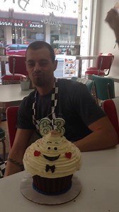 3.3K views · 33 reactions | Festeggiamenti in corso 藍 | Italian Cupcakes | Facebook