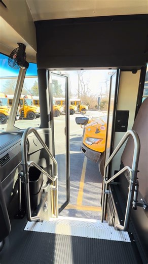 2027 IC CE Door Open/Close #ICCE #ICBus #Schoolbuses #Shorts