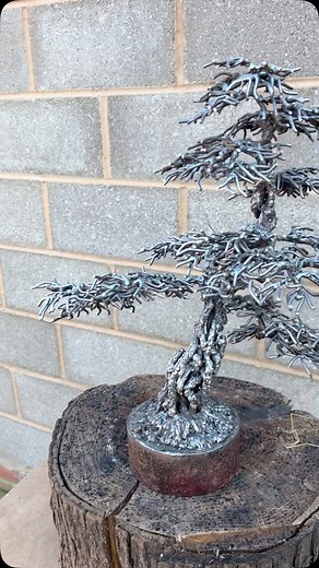 A distressed old tree with an interesting trunk, I particularly like the base that I made from part of an old gate post & you can still see the red oxide in places that it was originally painted with it makes an interesting contrast of colour for the complete creation 🙃……… | DP Tree Sculptures