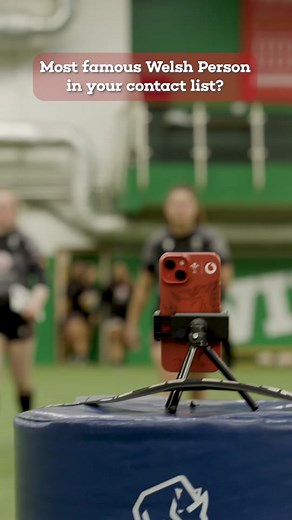 📞 Who is the most famous Welsh person in your contacts list? #HerStory | #EiHanesHi