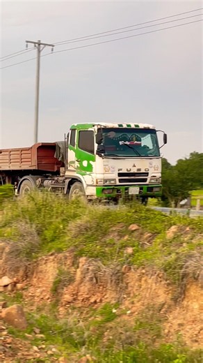 FUSO HEAVY TRUCK TRAILER DRIVING ON THE ROAD #fusotruck #heavytruck #trucktrailer #truckdriver