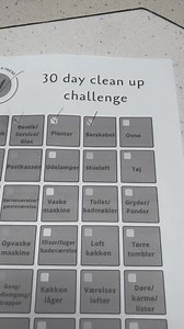 🌸 Dag 5 ud af 30 day clean up Challenge 🌸 - i dag er det ovnenes tur. 🌸 Mikroovn - vand i en skål med citron, 10 min på max og lad stå i 20 min efter. Brug dampen til at rengøre med. 🌸 Ovn - bruger min natronblanding på pladerne. Testede The Pink Stuff og The Good One, skal skrubbe mere med The Pink Stuff, The Good One dufter bedre og vasker lettere af. Hvorfor bruge midler der kræver handsker, maske og udluftning når bedre ting virker? 🌸 Airfryer - vand og opvaskemiddel, 5 min ved 200 grad