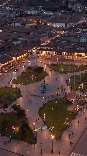 ✨🎄 “The magic of Christmas reaches every corner of Cusco ✨. Streets filled with lights, trees shining like stars, and an atmosphere that makes you smile, dream, and want to embrace every moment. 🌟❤️ Come and experience Christmas in the Imperial City like never before!” #cusco# chicas viajeras # viajesporelmundo # turismo # viajes # viaje # vacaciones # fotografía de viaje # fotografía # a # viajeros # viajerograma # naturaleza # instatravel # naturaleza # viajerobloguero # playa # viajando # m
