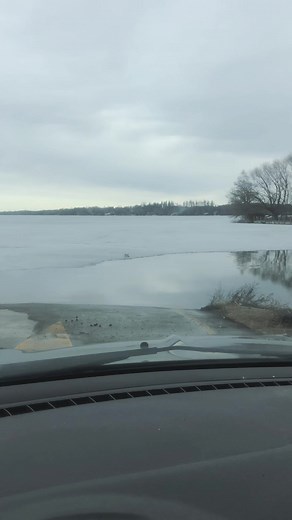 It flopped back in the water afterwards, all good 😆 #makesmewannagofishing #fishoftiktok #muskie #flippyflop #foryoupage #fyp #fishtok #fypシ