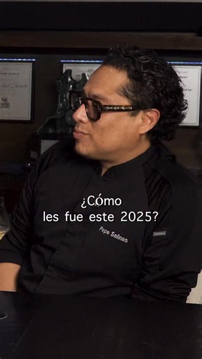 ¿Cómo nos fue en 2025? 🍽️ Te contamos los retos que tuvimos en #BalcónDelZócalo durante este año en el nuevo episodio de #ElMenúPodcast 🎙️ ¡Ya disponible en nuestro canal! Pepe Salinas @chef.edgar.hernandez @diablo.desala #cocinamexicana #gastronomia #cocineros #podcastclips #foodie | Balcón del Zócalo Restaurante