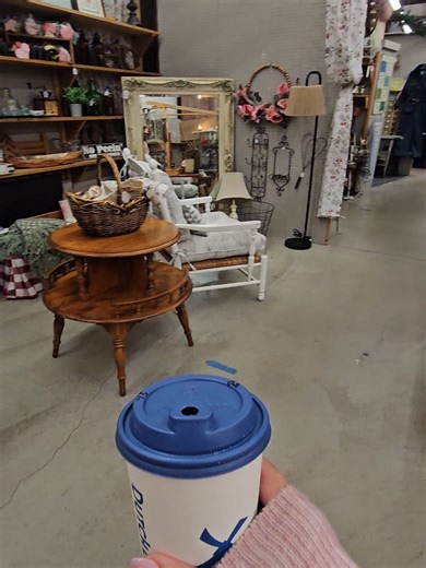 start making your Galentine's Day plans now! And don't forget to add Willow Green Acres to your list! what's your ideal Galentine's Day itinerary? #antiques #antique #vintagefinds #antiquemall #vintage