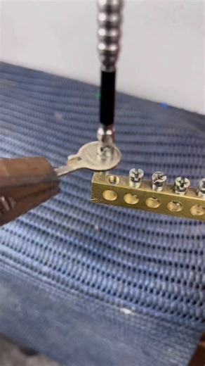 Electrician Uses Padlock Key for Smart Solution