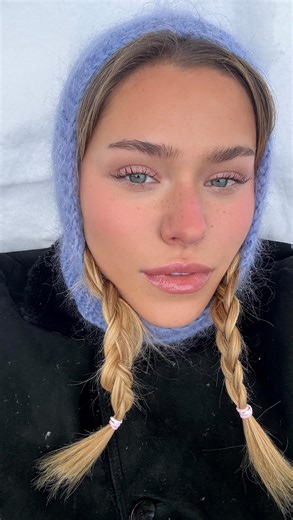 Natalia Spotts 💋 on Instagram: "there’s just something about baby pink blush in the snow"