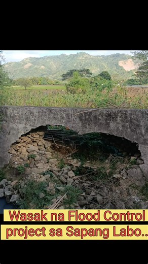 Wasak na Flood Control Project sa SAPANG LABO..... ============================= Enero 31, 2024, ng magpirmahan sa kontrata ang DPWH at Ametyst Horizon and General Contractor and Development Corp., na pagmamay-ari ng mga Discaya para sa phase 1 ng flood control project sa Sapang Labo sa bayan ng San Mateo, Rizal. Ayon sa kasunduan, ito ay dapat na matapos sa loob ng 308 calendar days. Ayon sa ating isinagawang pagiinspeksyun sa naturang proyekto, tumambad sa atin ang wasak na mga pader nito, may