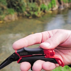 Cut the comedy of cutting lines with the RCD Precision Line Scissors. Traditional scissors just don’t cut it when you are using superlines. These excel at cutting and trimming micro super lines, as well as all other traditional fishing lines. | Rapala