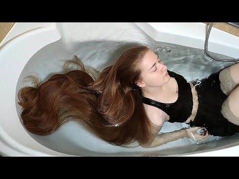 Long hair underwater 💦 Shampooing (preview)
