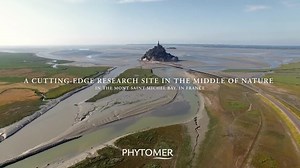 When it comes to sustainability, Phytomer believes it's important to protect the environment for now, and for future generations. Discover our cutting edge research site to learn more about our approach to innovation and respect for nature. Choosing Phytomer means trusting a family business that manufactures all its products in France using ocean-sourced ingredients. It means demanding excellence in the spa and for your skin. Choosing Phytomer means opting for signature treatments with remarkabl