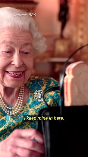 Queen's Handbag Contents Revealed | Royal Secrets Exposed