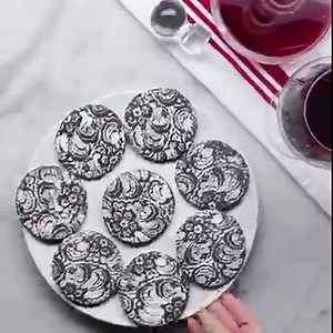 These easy cookie decorating tips and tricks will turn your desserts into masterpieces 👩‍🎨 | Tasty