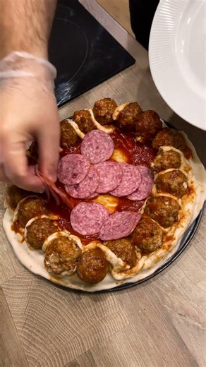 Mouthwatering Meatball Pizza Delight! 🍕🤤