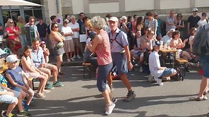 65K views · 253 reactions | Les Filippies font danser le public avec leurs reprises des tubes des années 80...La fête de la musique commence bien à Vannes. | Le Télégramme Vannes | Facebook