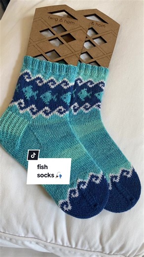 finally finished both socks 🎣😌 pattern is my own design, gotta get around to writing up the pattern properly but i’ll try to publish it eventually 🩵 #knitting #sockknitting #knittok