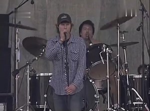 Queens Of The Stone Age Featuring Dave Grohl and Mark Lanegan Song For The Dead Live at Werchter Festival, Belgium 2002 | The YEAR Grunge BROKE