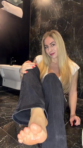 Barefoottime ,everytime is barefoottime😈🥳 . . . . . #barefoot #feet #feetmodel #toes #soles | Maarymoore