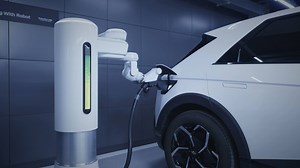 193K views · 116 reactions | Simplify EV charging! The Automatic Charging Robot(ACR) recognizes the license plate and automatically plugs into the charging port. Once the charging is complete, the cover automatically closes as well! #AutomaticChargingRobot #ACR #EV #Robotics #Hyundai #Kia | 현대자동차그룹 TV | Facebook