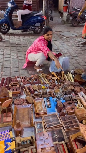 It's Me Laya on Instagram: "Pillalu Vodhu em Vodhu 😡#itsmelaya #charminarshopping"