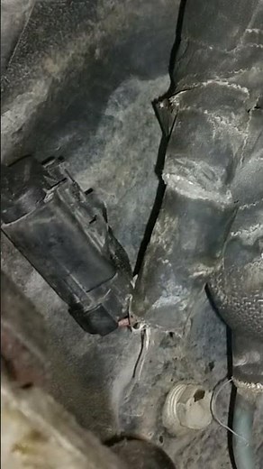 2006 Chrysler 300c Camshaft/Crankshaft Sensor Replacement. full video: https://youtu.be/V7tUM7vqcFA