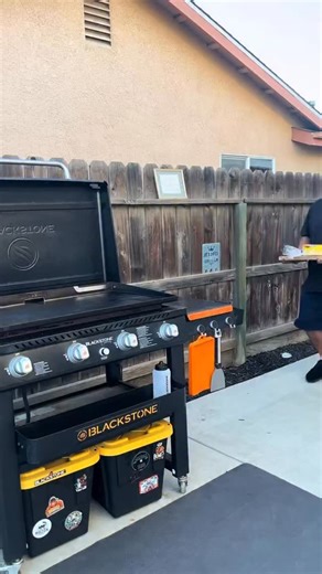 Let’s make some fast and easy tacos on the Blackstone griddle 😊👌🏼 the girlfriend wanted Jack-in-the-Box tacos so I said say less!! These actually hit 🔥🔥 #homemade #outdoorcooking #easyrecipes #blackstonegriddle #dinner #blackstone #hecticcfoodz559 #cookwithme #reel #easydinnerideas #tacos #fastdinner #jackinthebox #griddle #griddlerecipes #familydinner #fyp | Hector Narvaiz