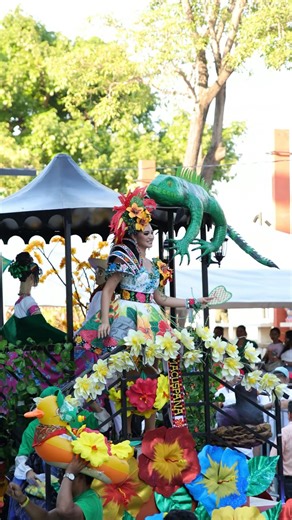 🌺Macuspana | “Parque de las Madres” Un kiosco, flores vibrantes y tortugas artesanales evocan el amor y la ternura que caracterizan al Parque de las Madres, corazón de Macuspana, donde la tradición familiar florece en cada rincón. #CarrosAlegóricos2025 #FeriaTabasco2025 #LaFiestaDelPueblo #FlorTabasco2025 #Embajadoras2025 #Macuspana Vania Rodríguez Ocaña, Macuspana 2025 | Feria Tabasco