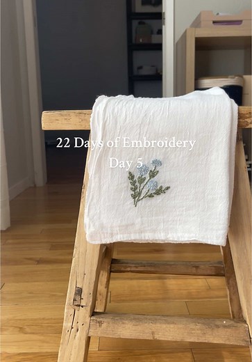 Embroider a #teatowel with me! So easy with these peal & stick flower designs! Availble in my #tiktokshop Day 5 - Daisy Tea Towel🩵 #daisies #embroidery #handembroidery #diy #embroideryart #falldealsforyou #flashsale #embroiderybusiness #testaantiques