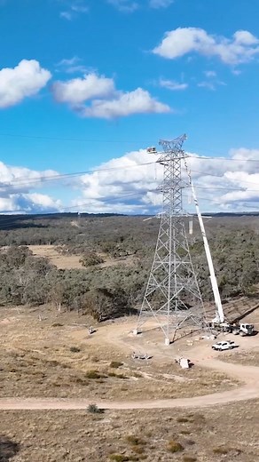 ⚡ Take a look at the crews connecting Macintyre Wind Farm ⚡ | Annastacia Palaszczuk
