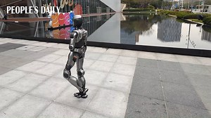 A made-in-China humanoid robot has become an instant celebrity as it showed off its natural human-like gait coupled with greetings to passersby. The 138-cm-tall robot weighs about 40 kg and can walk at a speed of 2 meters per second. | VideoChina