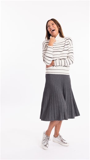 Eva Lutz on Instagram: "EL FASHIONSALE – LAST CHANCE ✨ Ihr Lieben, jetzt heißt es wirklich: letzte Runde, letzte Chancen, letzte Lieblingsstücke. Bevor wir endgültig in die neue Saison starten, gibt es für euch noch einmal 3 besondere LIVE-Stunden EL FASHIONSALE – mit unglaublichen Preisen und zeitlosen Styles aus meiner Kollektion. 🤍 📺 LIVE ON AIR bei @qvcdeutschland mit der wunderbaren Modeexpertin @signemarinagerst , die euch durch die Shows führt und euch die EL Styles präsen