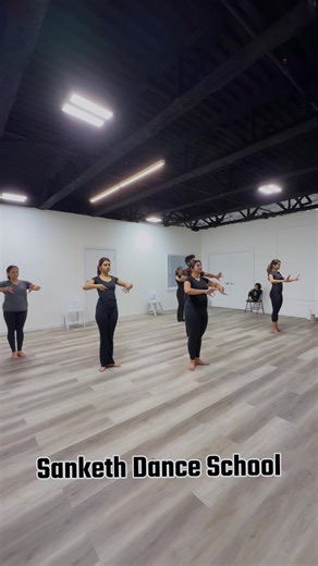 Where discipline meets joy and rhythm meets movement. Another inspiring dance class in the books! ⭕️ Intermediate & advanced traditional classes (ages 12 ) 🗓 Saturdays 2:00pm - 3:00pm 📍 Scarborough, ON @Dill on Beats 🇨🇦🇱🇰 @Ayeshi Azmeer🇨🇦 @Thilina Weerasinghe @shadeeneee #KandyanDance #DanceClass #DanceReels #SriLankansInCanada #SankethDanceSchool