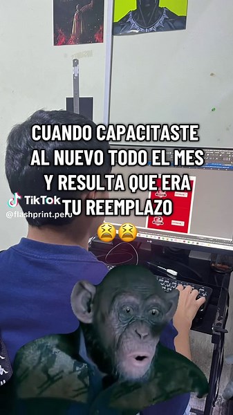 Cuando diste el 100% en la capacitación... pero no sabías que era tu propio reemplazo 🥲 #humor #cosasquenosabias #cosasquepasan #vidalaboral #memestiktok #imprenta #comedia #paratii #reels #risa #diseño #viralvideos #typ #amigos #compañeros #laboral