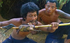 原始生存工具：用徒手抓的水鸭做烤鸭吃 [Primitive Survival Tool]