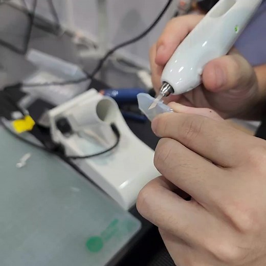 For soft materials such as rubber, silicone and styrene foam, thin blade (ZH14 and ZH16) can cut smoothly than standard blade. 🤓 This is because an area of blade that contacts to material is narrow and that improves sharpness, due to cutting focus, pointedly. 🧐 For plastics, blade thickness is not regarding cutting speed, but how it prevents plastic melting. If you are now only using Standard blade HA04, we recommend using other blades too to expand your range of creation. 🔥 #echotech #ultras