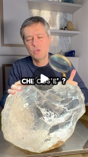 Andrea Falcioni | Perito Gemmologo e Bocciatore on Instagram: "Che differenza c’è tra…? #diamondiamond #pierchicco #cristallodirocca #quarzoialino #quarzo #gemmologo #abitocristallino"