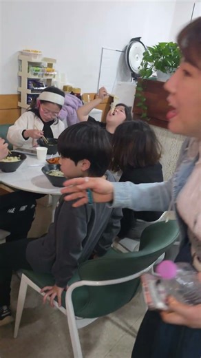 수요예배후 4층카페 간식시간 코뿔소용사들교제로 즐거운시간😄 #서울김포영광교회 #박영민목사 #성령의불 #신유 #치유 #방언 #찬양 #휴거 #언약 #이스라엘회복 #알리야 #한새사람