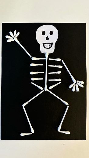 Mel | Early Childhood Educator | Q-tip Skeleton Craft 💀💀 Follow @artsandcrafts4kids for more deas! 🌟 . . . #sensoryactivities #artsandcrafts #diyartsandcrafts... | Instagram