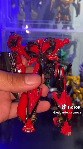 Stinger Studio Series Figure Showcase | Transformers 4: Age of Extinction