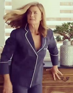 Oh it’s been a big start to the year…celebrating my #60 has inspired me to rethink my life…🤔 Hang on to what matters most and release things that serve no purpose. Change is good…so I’m moving house and reshaping my life in 2022, exciting times! But there are some things that are non-negotiable and will remain the same…like looking after my skin and my health. Especially my firm favourite…ANR - Advanced Night Repair. This little bottle goes with me everywhere…and turns up in the most surprising