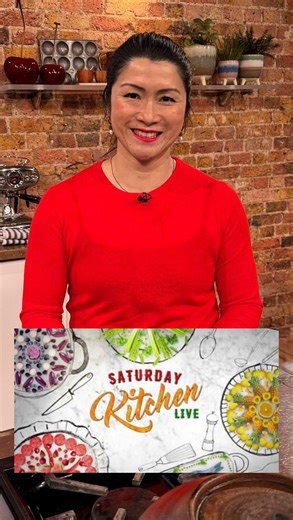 Saturday Kitchen Live (Behind the scenes, better late than never!) My very first time on @saturday.kitchen @amandacactus on Saturday 17th January showcasing recipes from my newest cookbook #simplyspeedychinese I had so much fun that morning and was surrounded by amazing and supportive guests @adambyatt @tompbowles @knackeredmother @matt.tebbutt @thereelclivemyrie Had my wonderful agent @akartistmanagement there and by absolute sheer coincidence my favourite home economist @jess_e_mcintosh was on