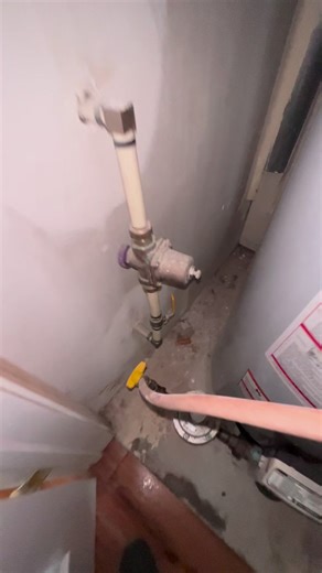 23K views · 177 reactions | Locating and Replacing a Leaking Gas Regulator #plumbing #plumber #plumbproud #plumblife #gasleak #gasregulator #gas #naturalgas #regulator #plumbingrepair #diy #howto #asmr #reels #reelsvideo #reelsviral #serviceplumber | Theconservativeplumber | Facebook