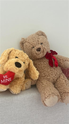 spencer e barbosa✨🦋💕🧸 on Instagram: "pov u both promised NO gifts NO surprises🤭🤭🤭oops #girls #trend #valentinesday #dating"